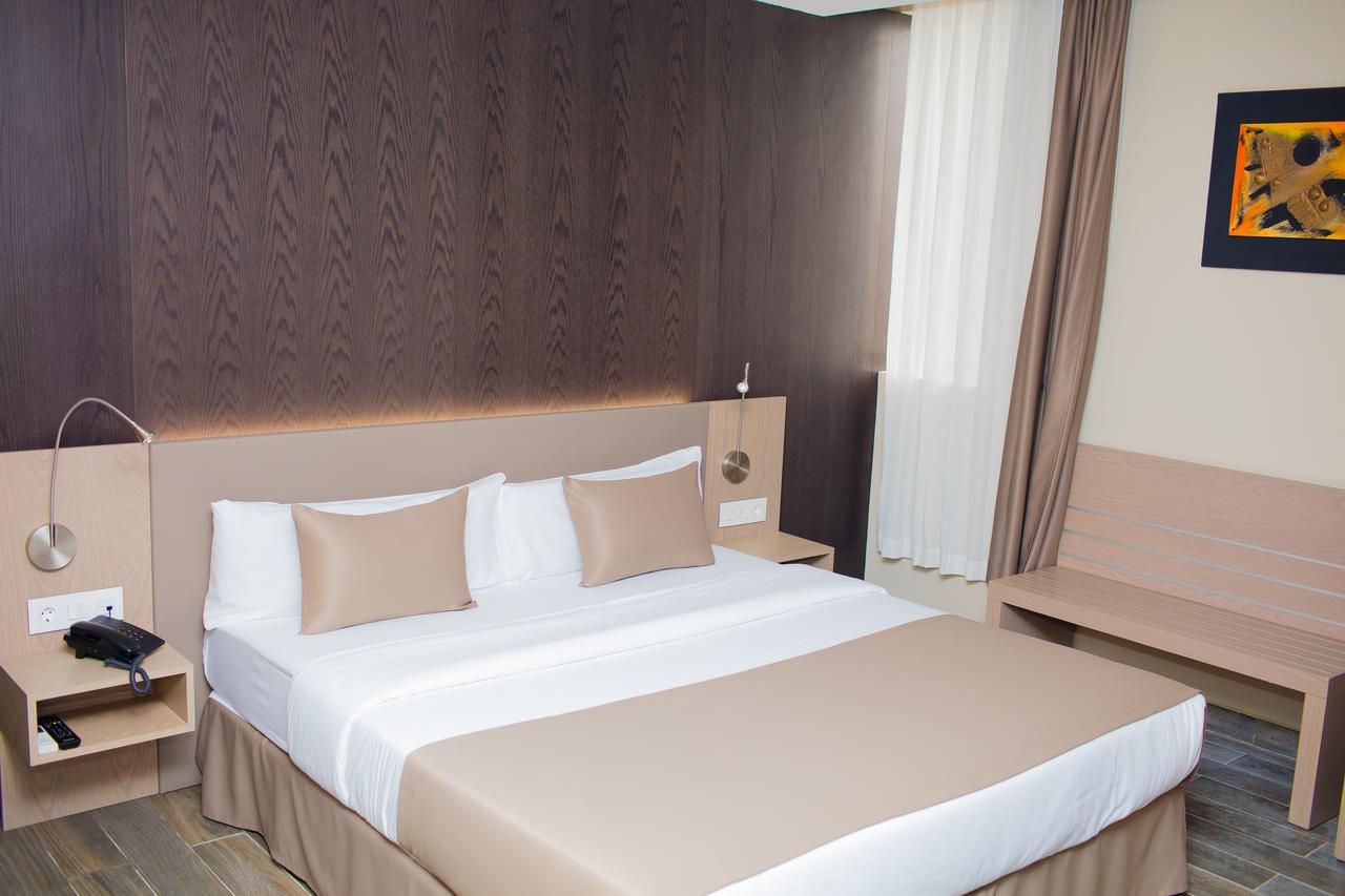 Fly Hotel Libreville Exterior photo