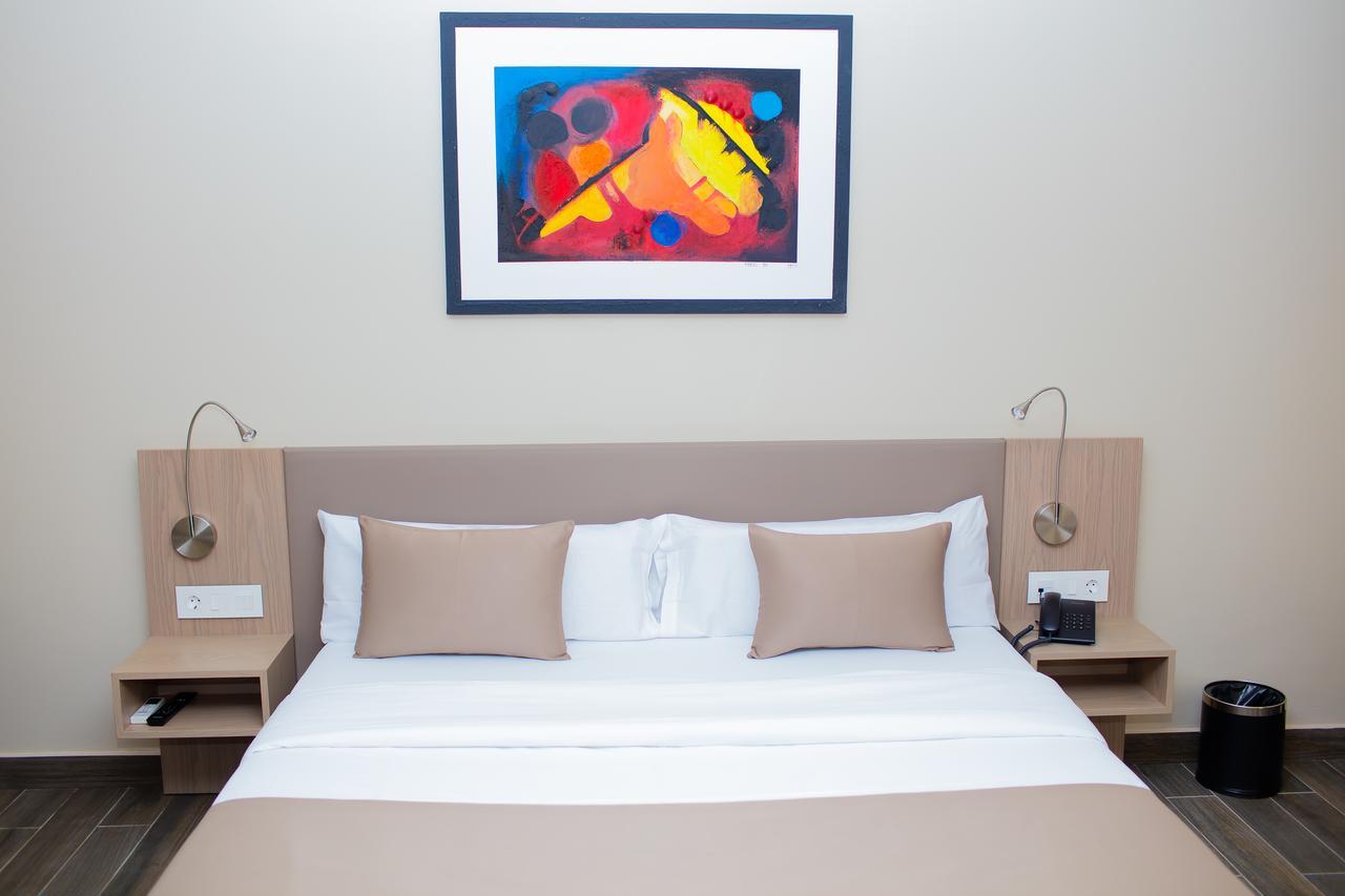 Fly Hotel Libreville Exterior photo