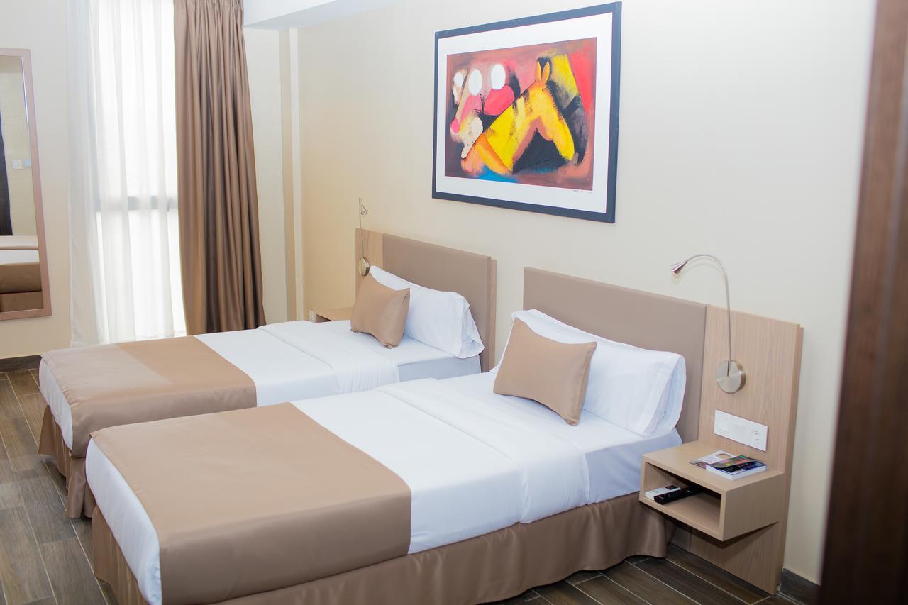 Fly Hotel Libreville Exterior photo