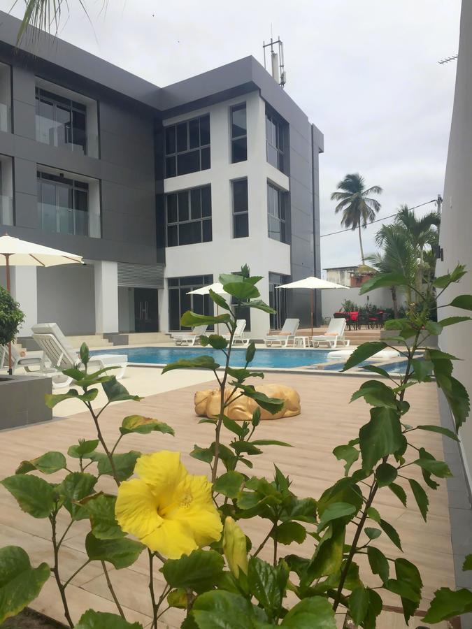 Fly Hotel Libreville Exterior photo